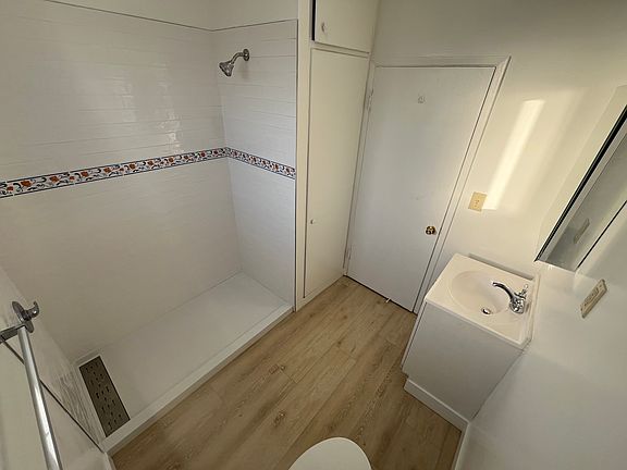 4th image of 360 Palm Ave #4