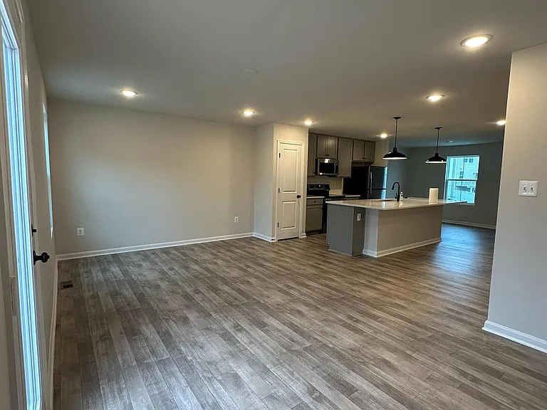 503 Fontana Cir — Photo 6