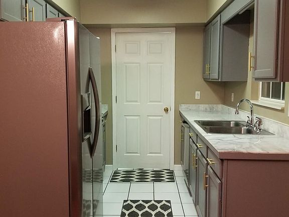 2nd image of 307 Waterford Ct