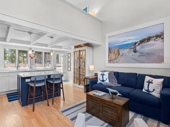 4 Railroad Ave #2, Provincetown, MA 02657