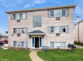 10384 Michael Todd Ter #2, Glenview, IL 60025