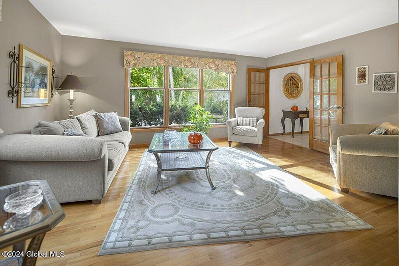 4th image of 4 Brookhaven Drive