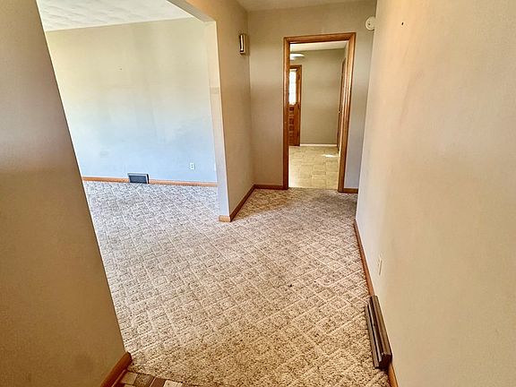 5th image of 100 Kingsway Dr