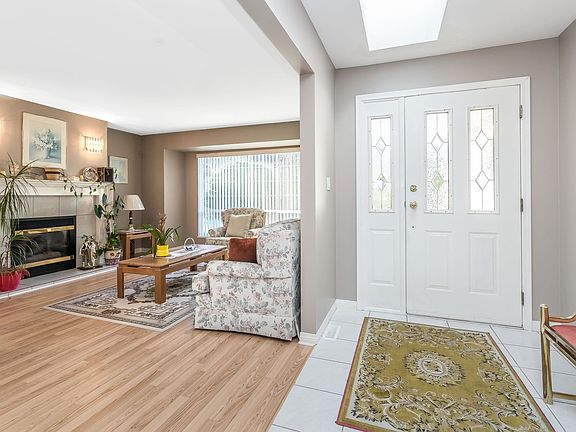 5th image of 1035 King George Blvd