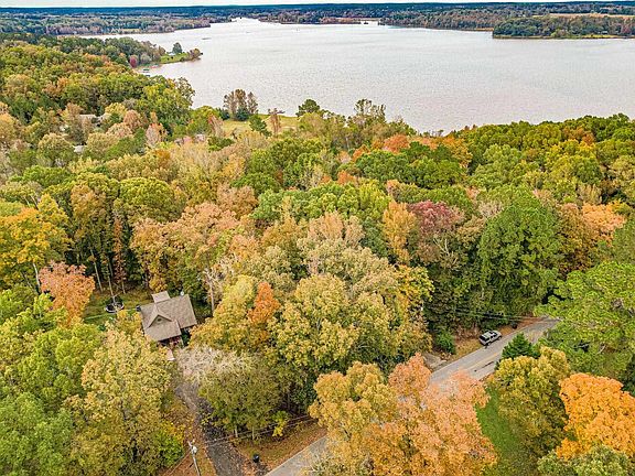 4th image of 1575 Indian Woods Dr