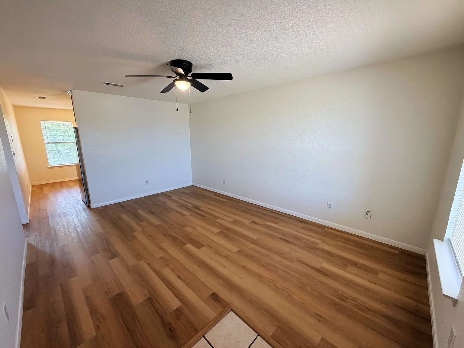 2 bed, 895 sqft, $1,250 — Photo 2