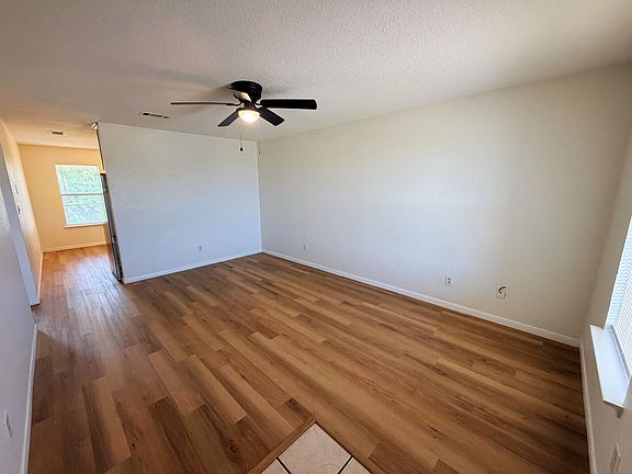 4th image of 2217-2223 Breezy Dr #2221