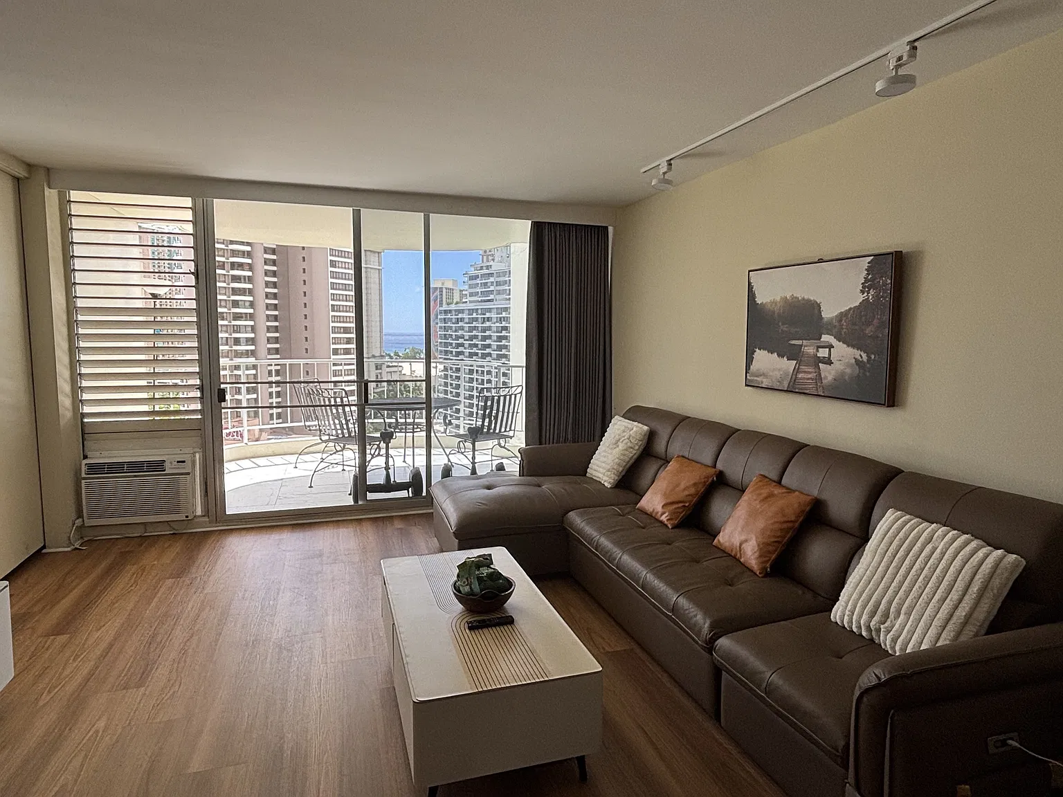 2 bed, 948 sqft, $3,500 — Photo 1