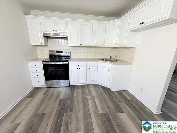 3rd image of 3037 Eldridge Ave