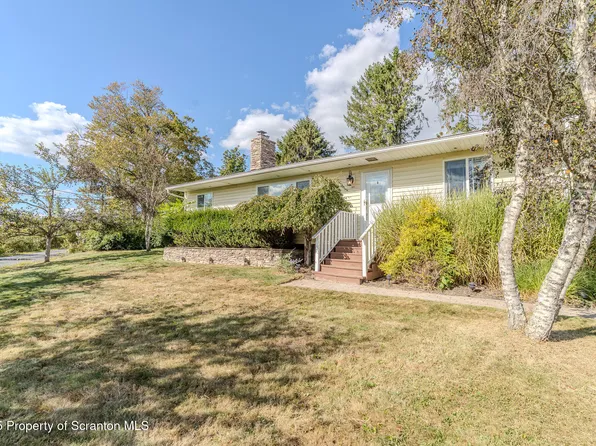 101 Bonnie Dr, Dalton, PA 18414