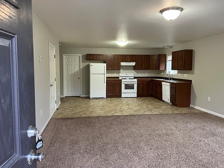 5562 E Wolverine Ave — Photo 3