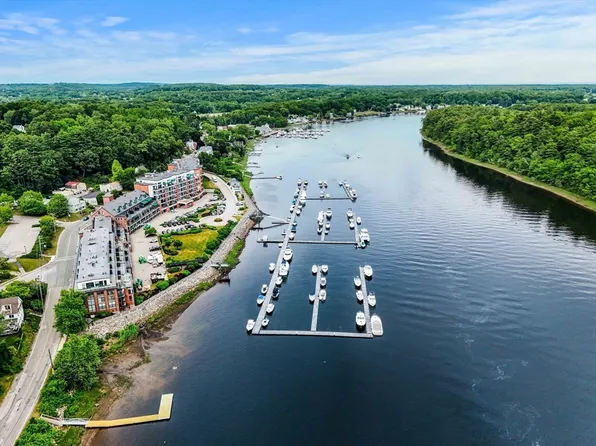 60 Merrimac St #403, Amesbury, MA 01913