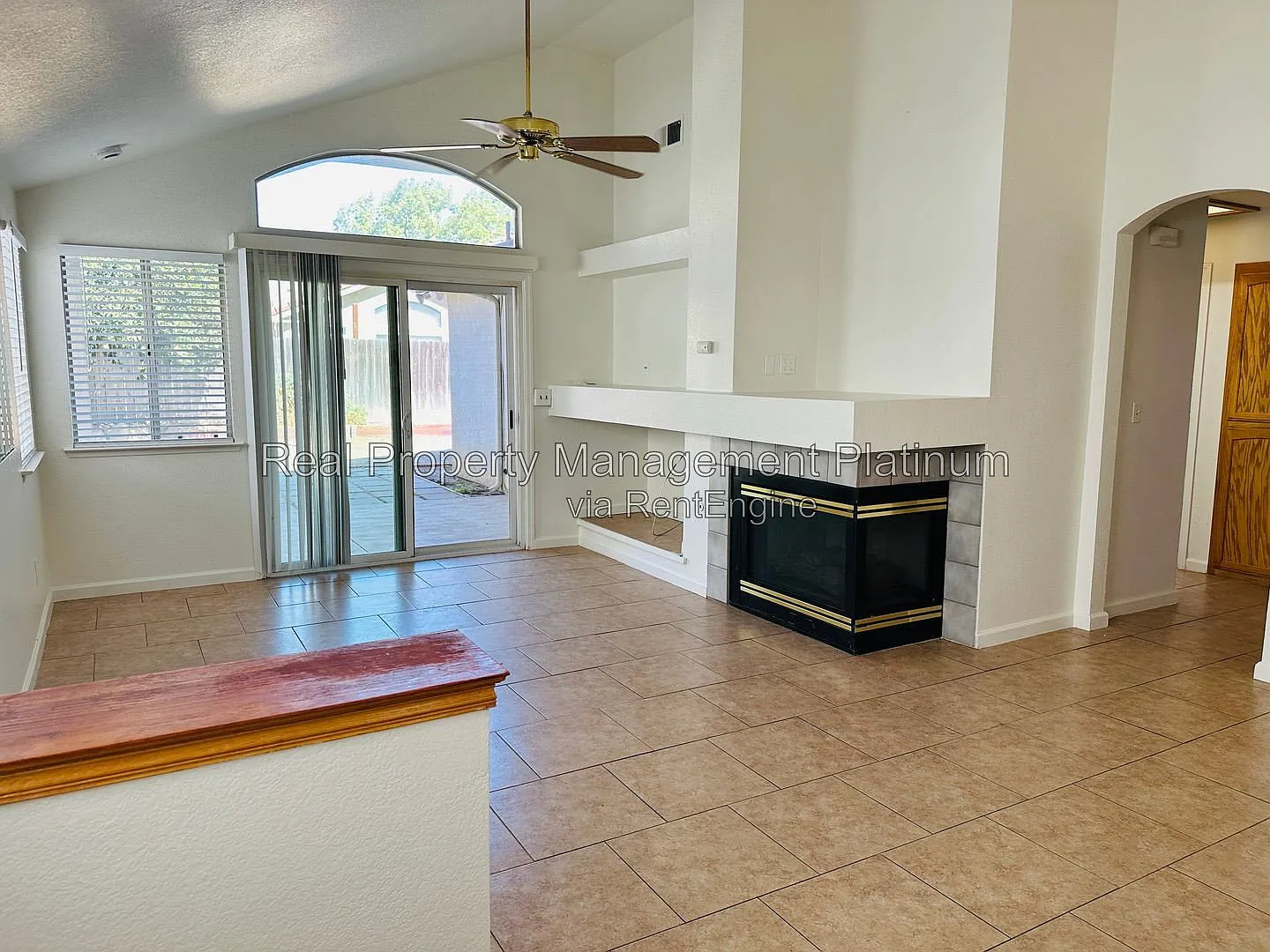 3 bed, 2.0 bath, 1231 sqft, $2,150 — Photo 3