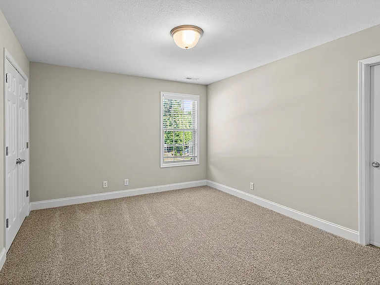 58 Burlington Ln — Photo 22