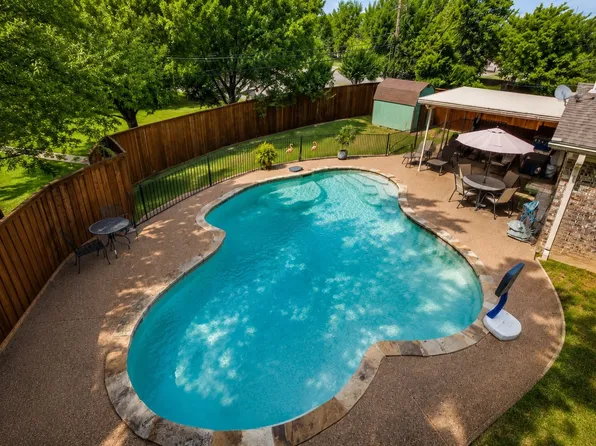 6736 Corona Dr, North Richland Hills, TX 76180