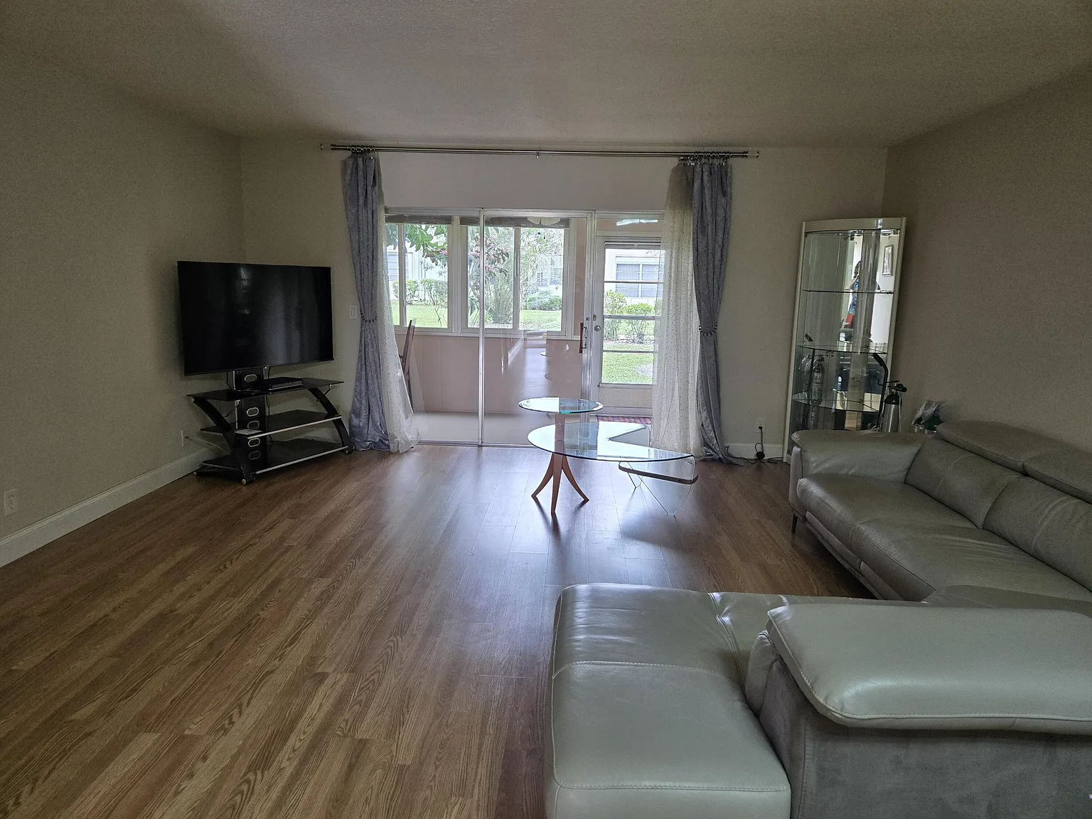 2 bed, 2.0 bath, 924 sqft, $1,950 — Photo 1