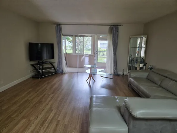 103 Oxford Ct #400, West Palm Beach, FL 33411