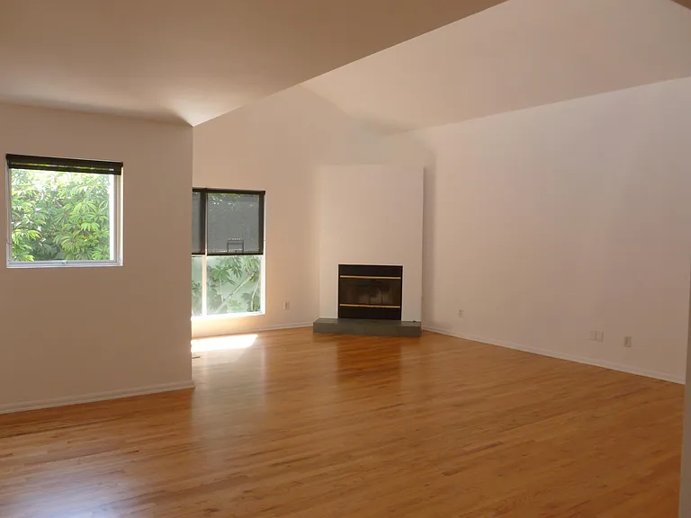 438 S Venice Blvd #5 — Photo 9