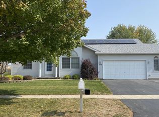 502 Willow Glen Dr, Genoa, IL 60135