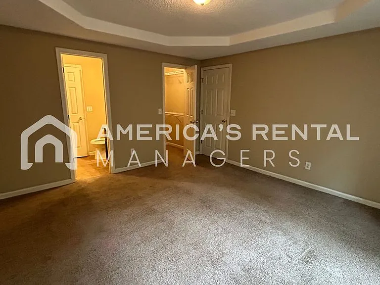 211 Winterberry Ln — Photo 14