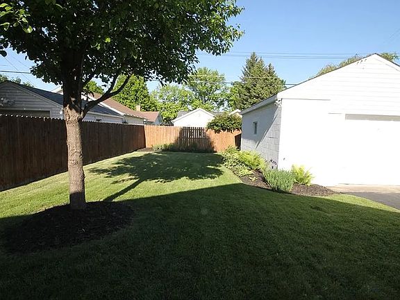 5th image of 6177 Rosslyn Ave