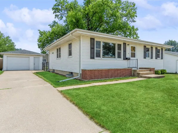 2125 Balsam Dr SW, Cedar Rapids, IA 52404