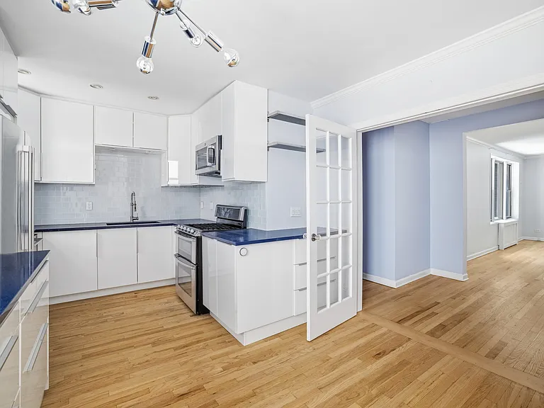 400 W 58th St #3JK — Photo 2
