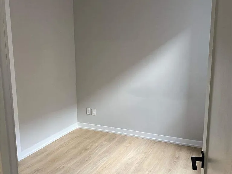 140 Simcoe St #206 — Photo 4