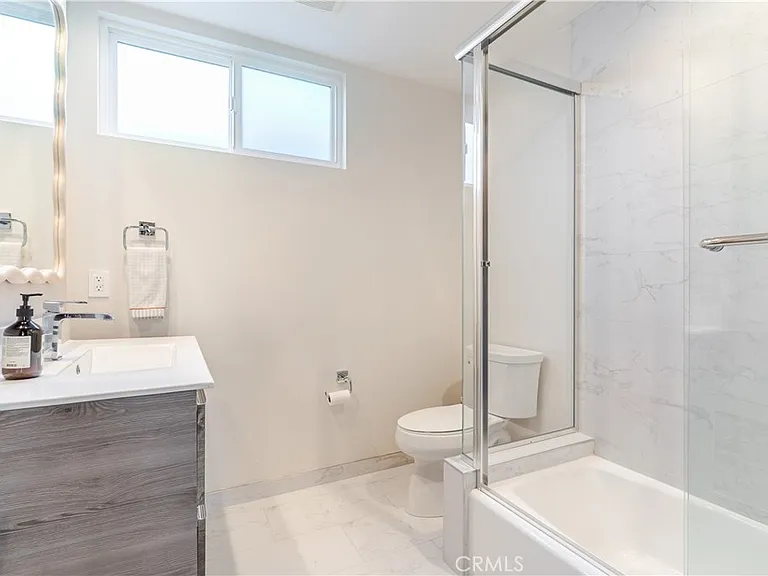 2707 Rockefeller Ln #B — Photo 6