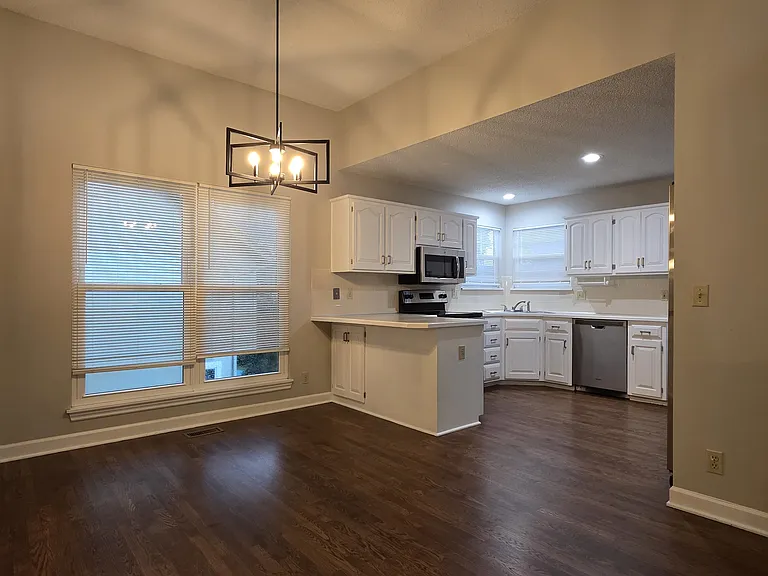 7602 W 156th Ter — Photo 3