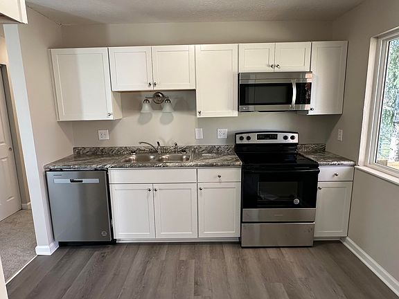 5th image of 22 Maplewood Ct