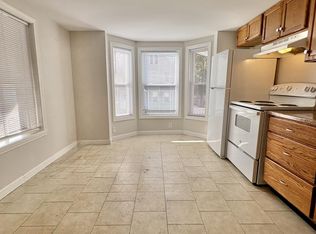 33 Payne St APT B, Springvale, ME 04083
