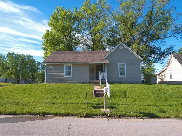 701 W Peoria St, Paola, KS 66071