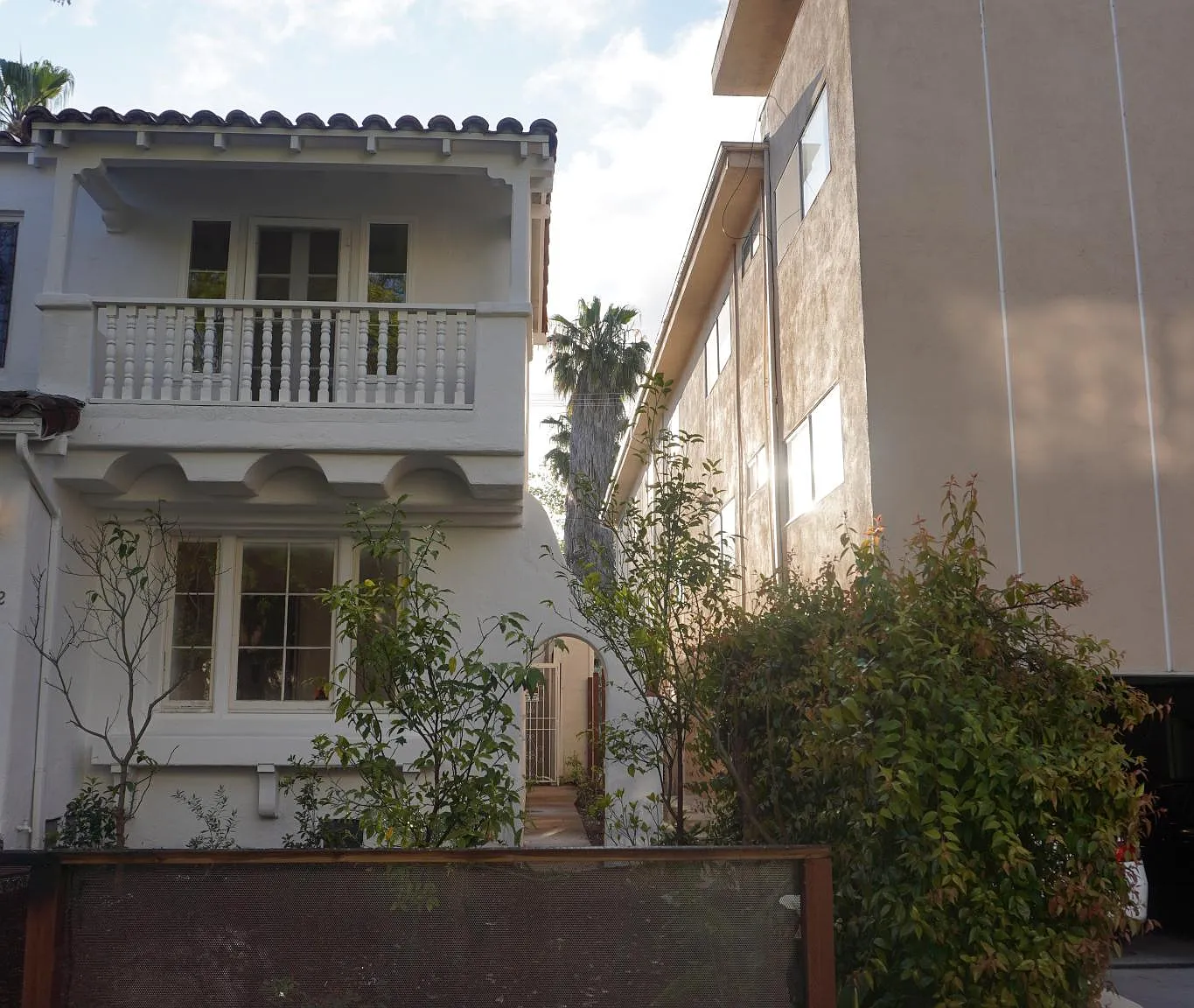 2 bed, 2.5 bath, 1984 sqft, $6,000 — Photo 3
