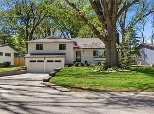 7928 Juniper Dr, Prairie Village, KS 66208