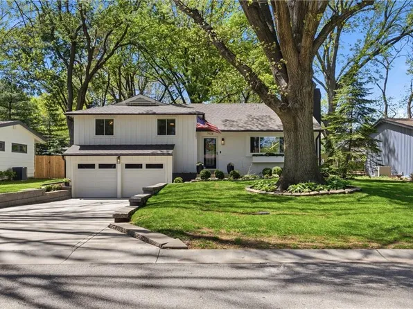 7928 Juniper Dr, Prairie Village, KS 66208