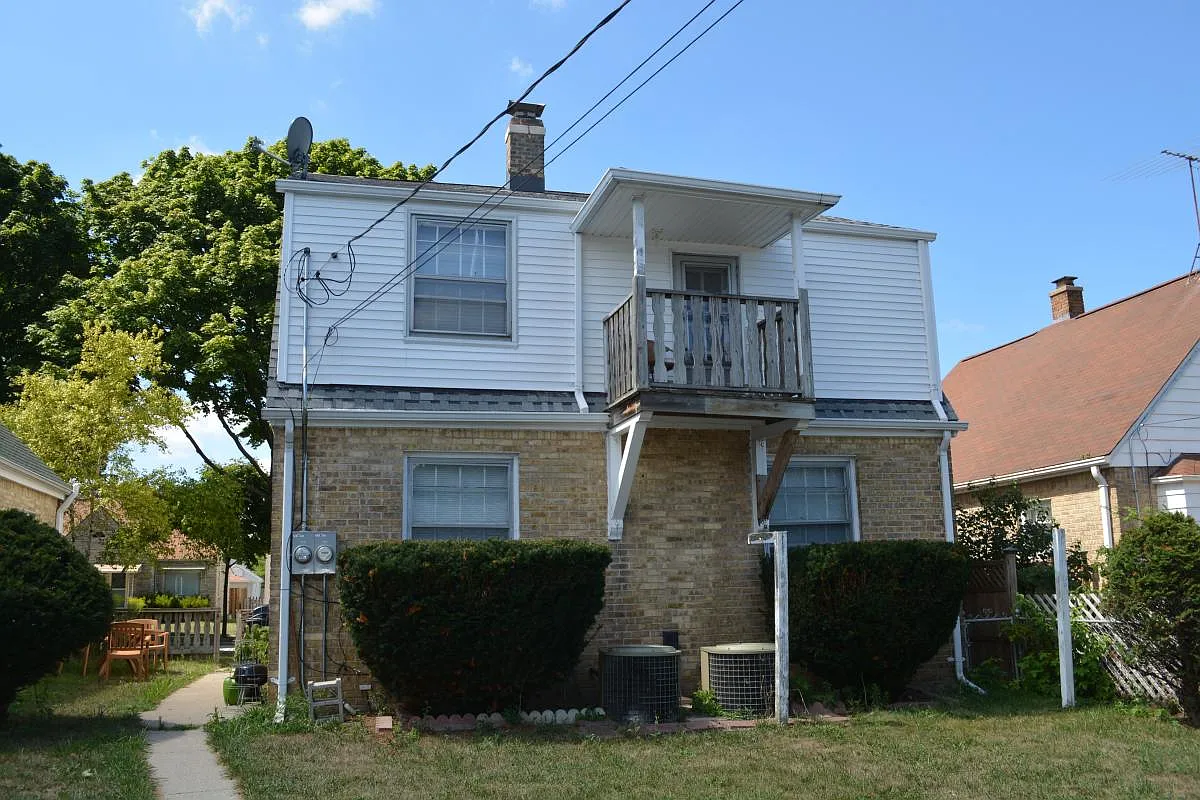 3952 2nd Street — Photo 2
