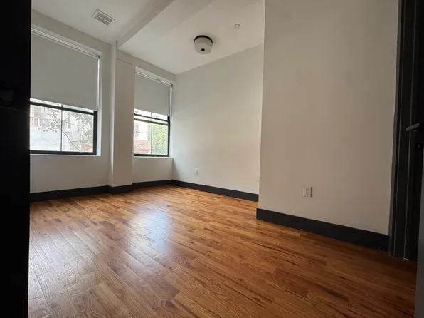 568 Communipaw Avenue image 21 of 25