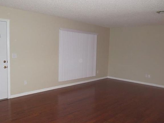 3rd image of 1634 Ross Dr