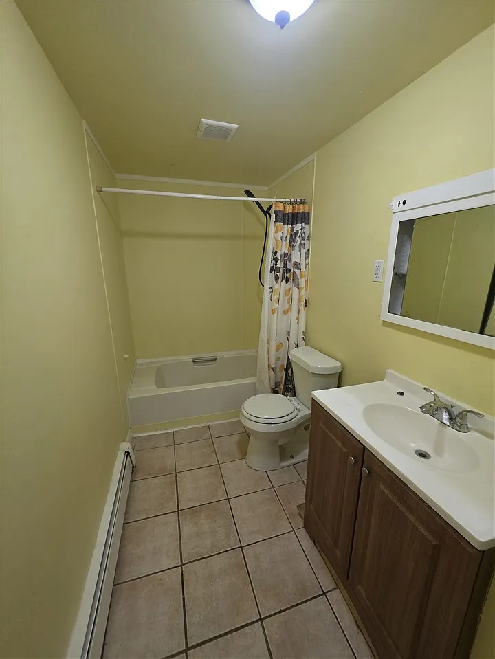2 bed, 1.0 bath, 700 sqft, $1,300 — Photo 3