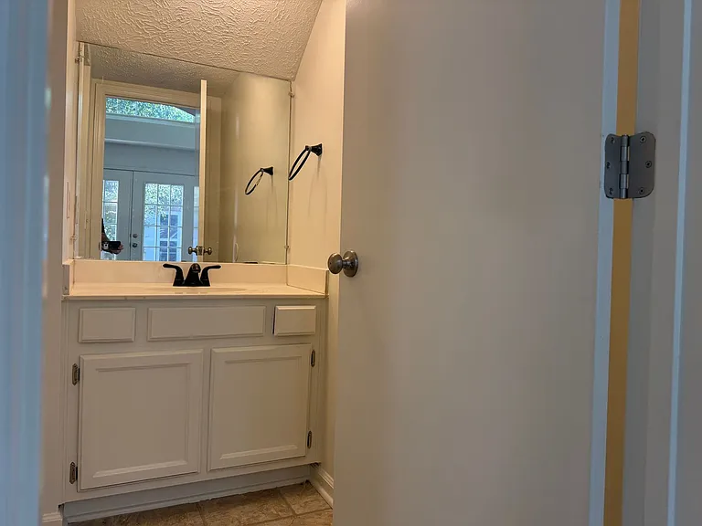 106 Meridian Ct — Photo 16
