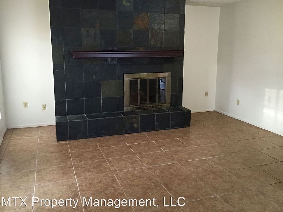 1st image of 129 Coers Dr APT 4