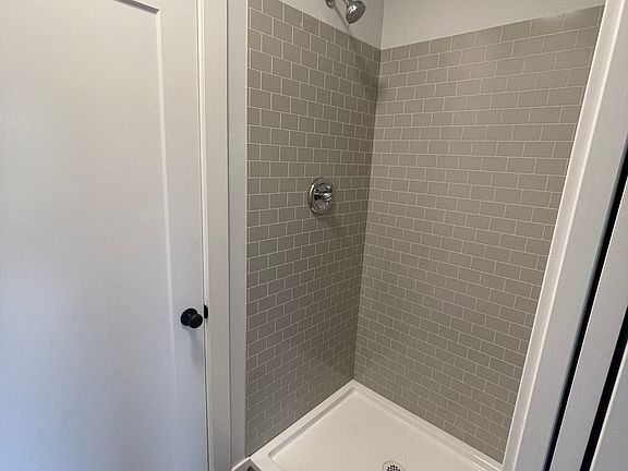 3rd image of 921 N Main Ave