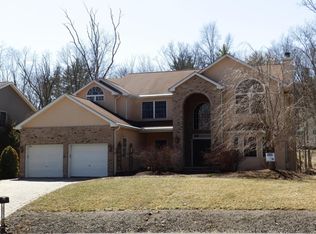 3209 Goldenrod Rd, Stroudsburg, PA 18360