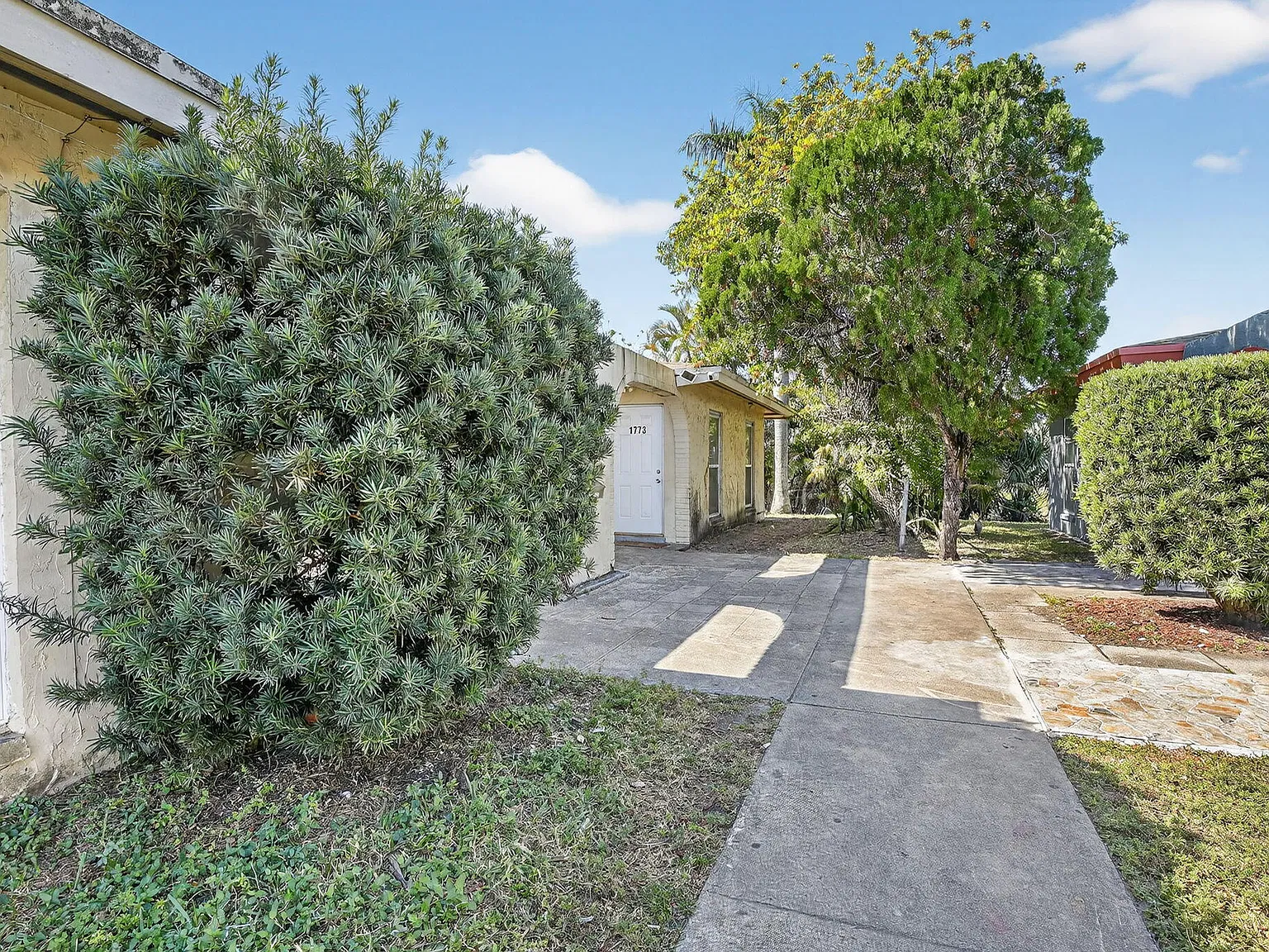 3 bed, 1.0 bath, 1065 sqft, $1,975 — Photo 3