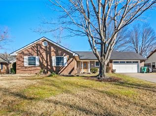 905 N Cardinal Dr, Rogers, AR 72756