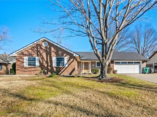 905 N Cardinal Dr, Rogers, AR 72756