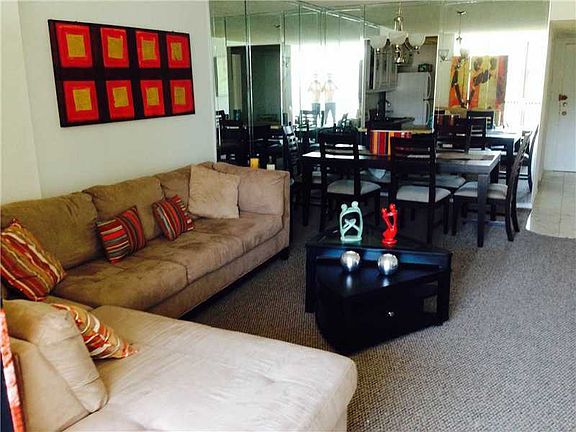 5th image of 800 Parkview Dr APT 616