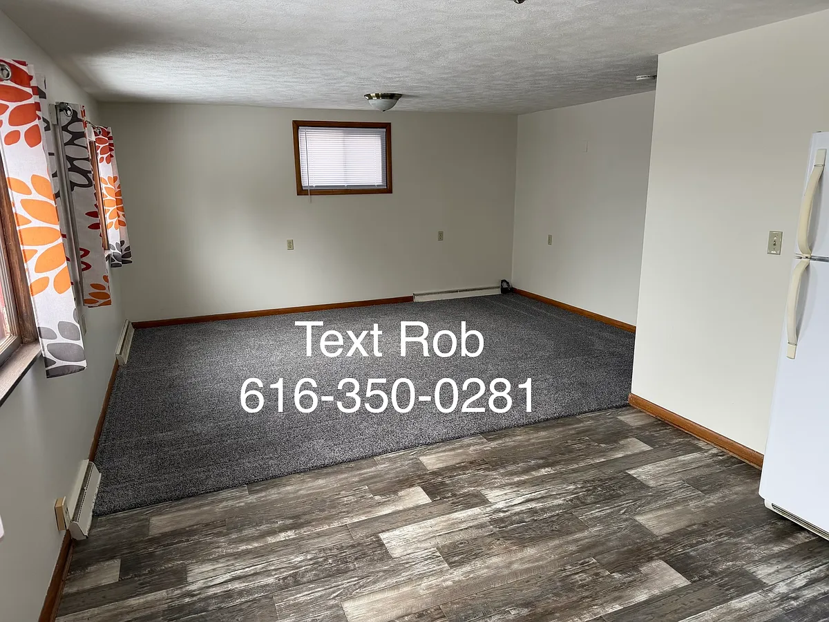 Building Photo - 850 Houseman Ave NE #B