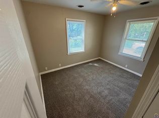 2131 SW Arvonia Pl, Topeka, KS 66614